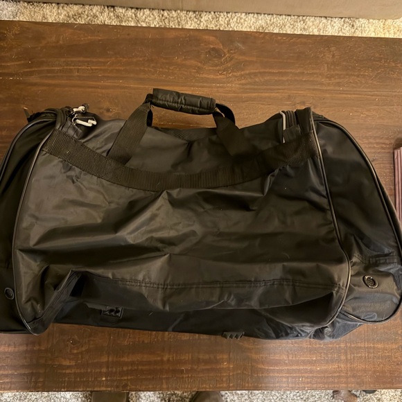 Protege 28 Sports Black Duffel Bag - Picture 6 of 11